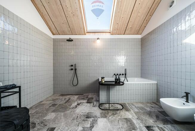 Dom premium nad jeziorem, blisko morza