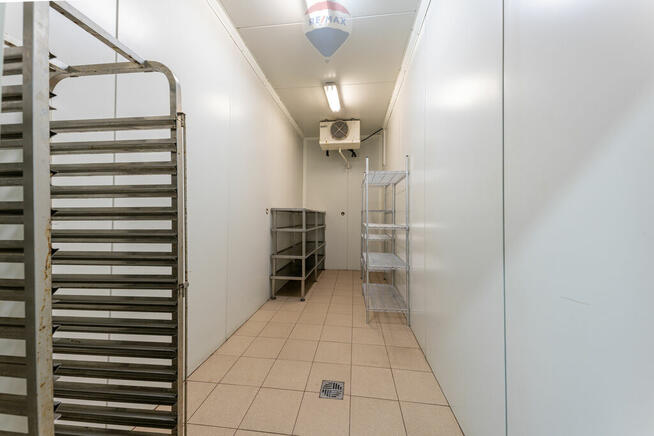 OBIEKT USŁUGOWY DO ADAPTACJI W SĄSIEDZTWIE MODLINA