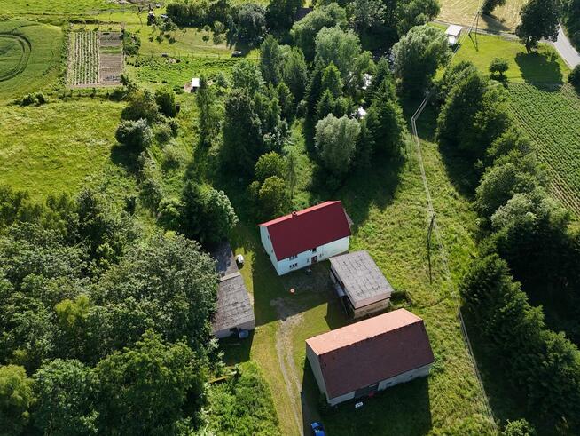 Dom z działką i budynkami gospodarczymi 14 + 40 arów