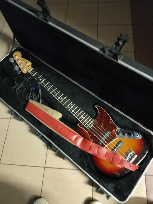 Sprzedam gitarę 5 strunowy bass Fendera