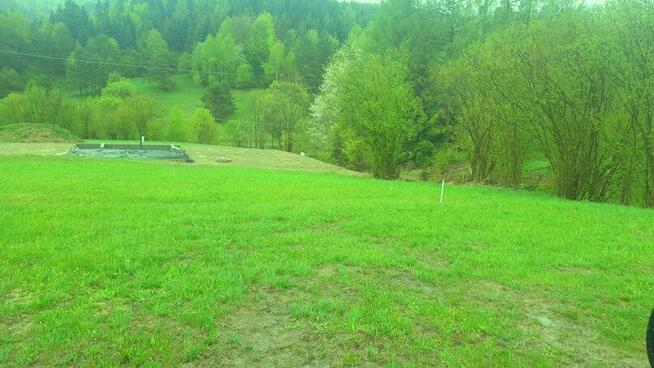 Atrakcyjna ogrodzona działka z pozwoleniem na budowę