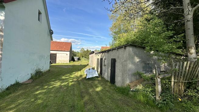 Dom z działką i budynkami gospodarczymi 14 + 40 arów