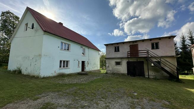 Dom z działką i budynkami gospodarczymi 14 + 40 arów