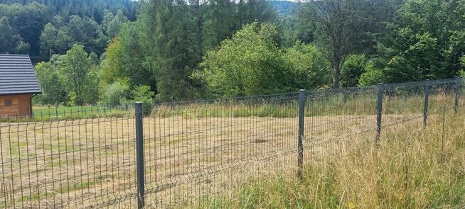 Atrakcyjna ogrodzona działka z pozwoleniem na budowę