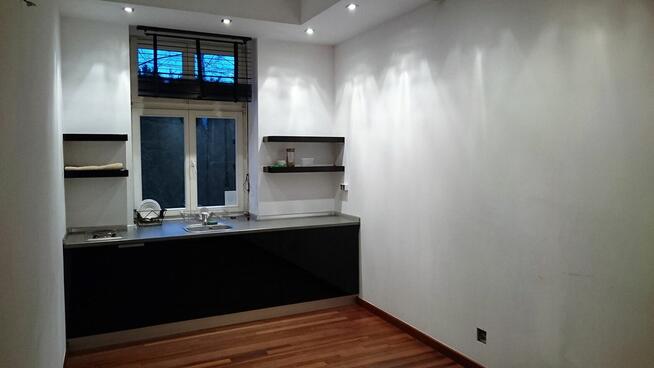 Wynajmę lokal 103 m2 w przedwojennej kamienicy