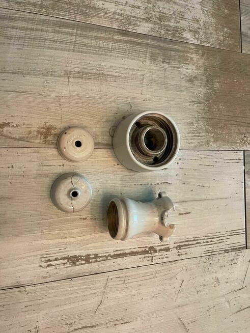 Porcelanowe elementy lampy