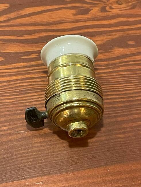 Stara oprawka mosiężna z porcelanką i wyłącznikiem E27