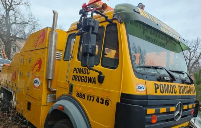 Sprzedam holownik do ciężarówek Mercedes SK2527