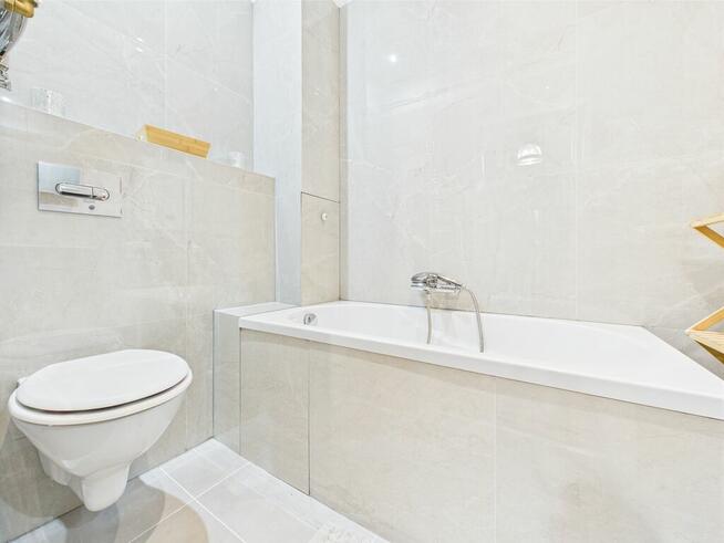 Dwa pokoje, parter po generalnym remoncie