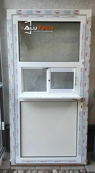 Drzwi z oknem podnoszonym parapetem zawiasami wrebowymi