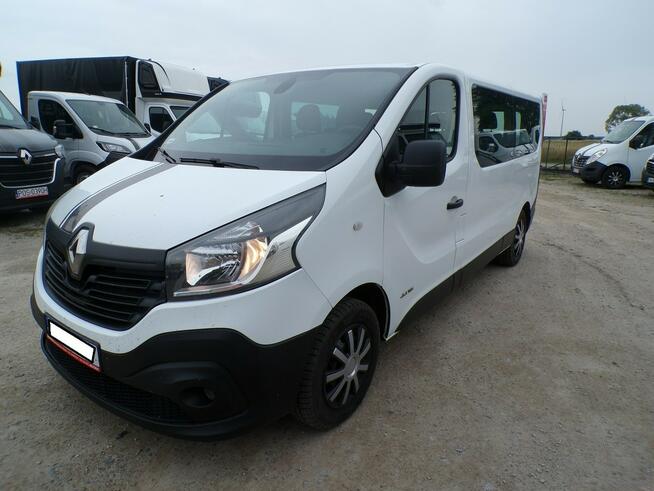 Renault Trafic 9 osobowy long nowy  środek