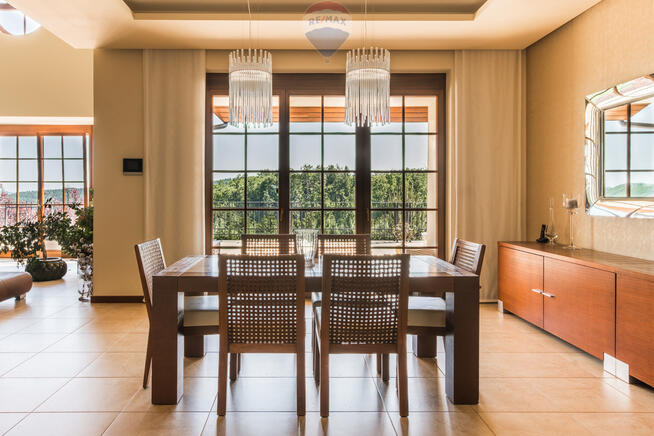 Współczesny zamek w Srebrnej Górze