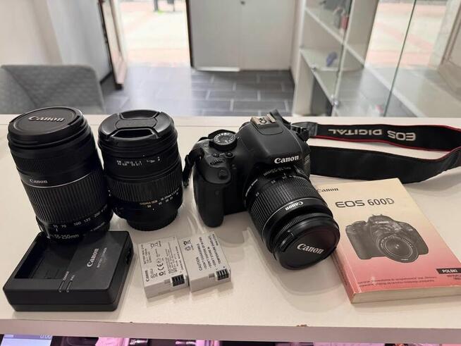 Canon EOS 600D + 3 obiektywy + akcesoria, niski przebieg!