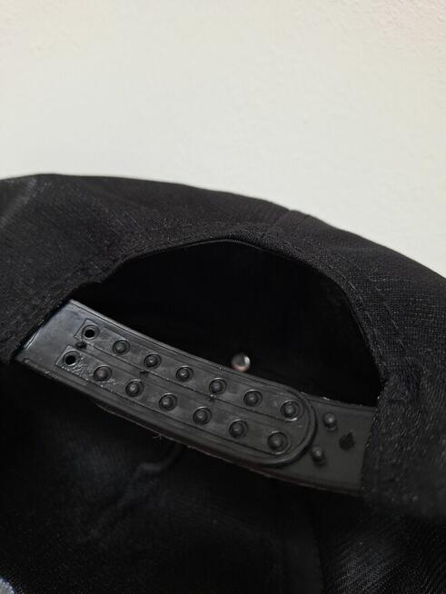 Nowa czapka z daszkiem