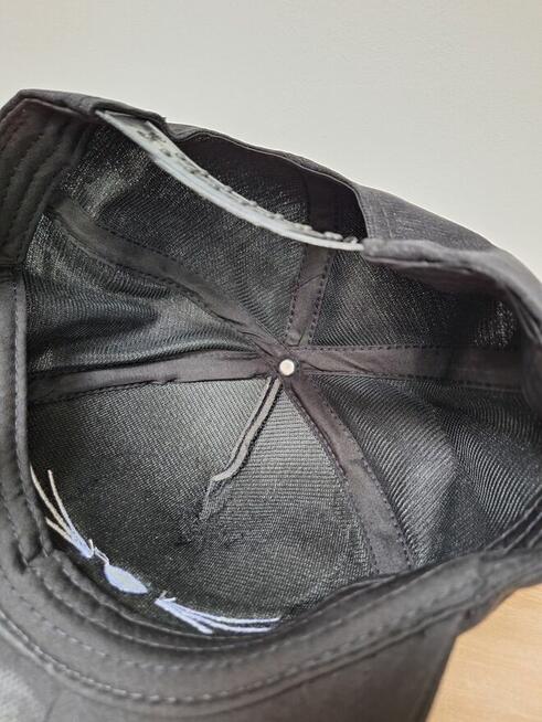 Nowa czapka z daszkiem