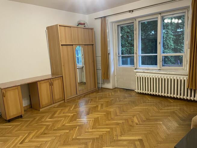 Stary Żoliborz dwupokojowe mieszkanie w kamienicy