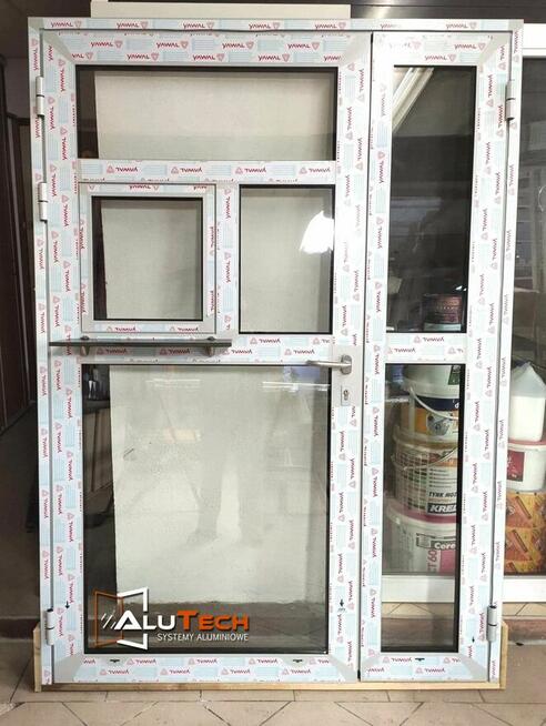 Drzwi z oknem podnoszonym parapetem zawiasami wrebowymi