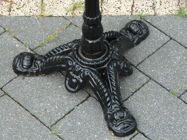 STYLOWY KAWOWY STOLIK OKRĄGŁY MARMUROWY NA ŻELIWNEJ NODZE