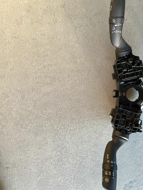 Kierownica z dwoma manetkami Toyota Auris Hybrid 16r.