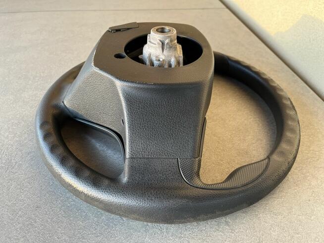 Kierownica z dwoma manetkami Toyota Auris Hybrid 16r.