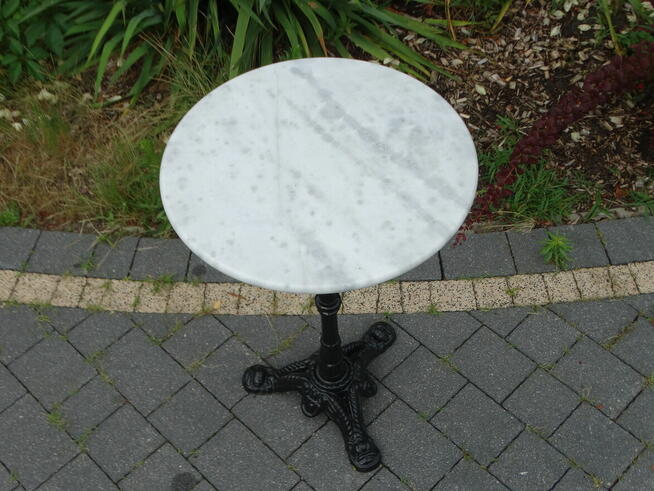 STYLOWY KAWOWY STOLIK OKRĄGŁY MARMUROWY NA ŻELIWNEJ NODZE