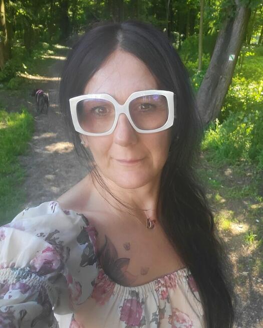 Mam książki wino i wolne miejsce w życiu może ty?