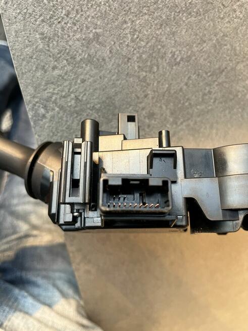 Kierownica z dwoma manetkami Toyota Auris Hybrid 16r.