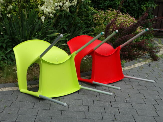 Dwa Hiszpańskie krzesła z tworzywa sztucznego