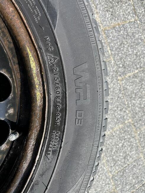 Opony premium z felgami zimowe Nokian 215/60 R16 95H