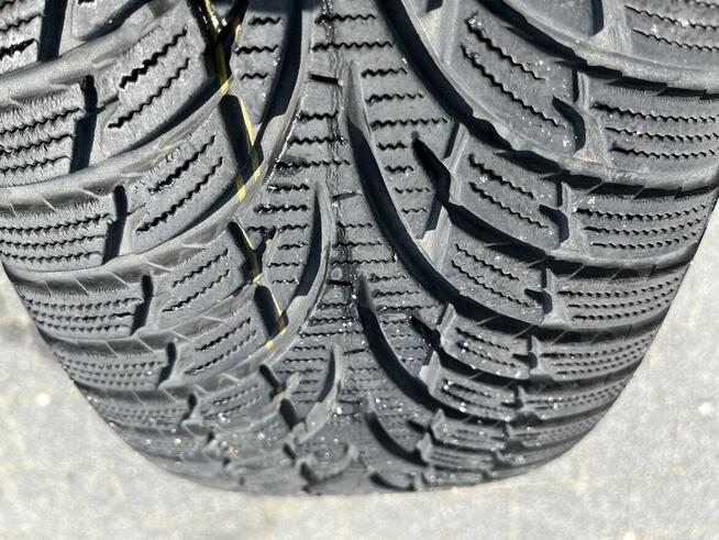 Opony premium z felgami zimowe Nokian 215/60 R16 95H