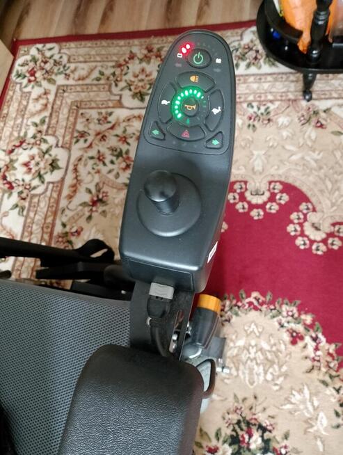 Wózek inwalidzki z napędem