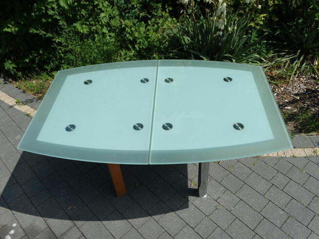 Szafka RTV z dwoma półkami i dwoma szufladami