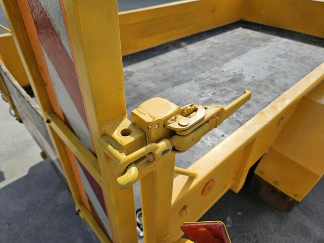 Przyczepa niskopodwoziowa z dyszlem regulowanym, mocna DMC 3