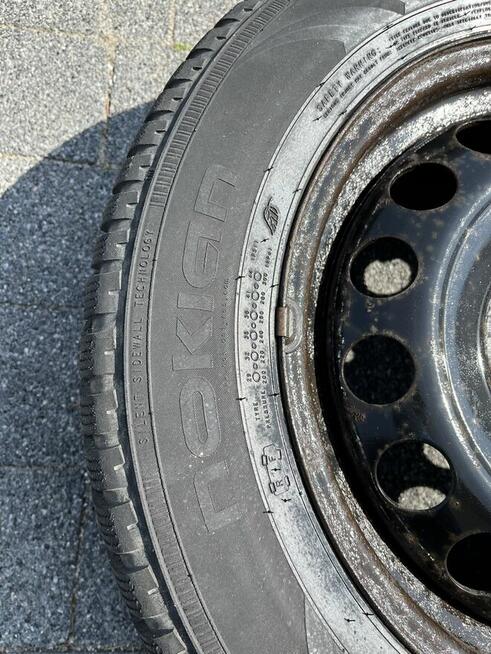 Opony premium z felgami zimowe Nokian 215/60 R16 95H