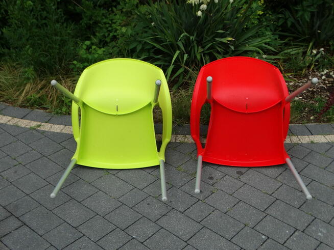 Dwa Hiszpańskie krzesła z tworzywa sztucznego
