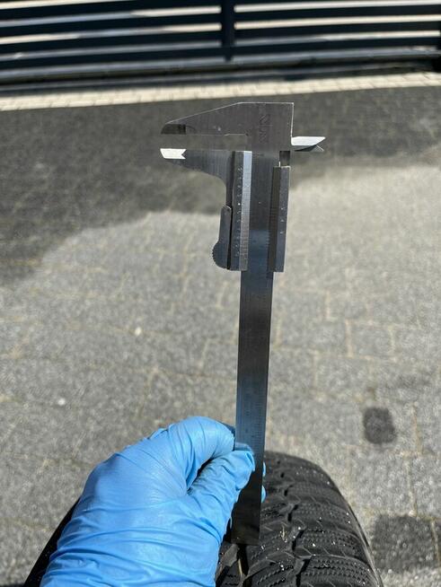 Opony premium z felgami zimowe Nokian 215/60 R16 95H