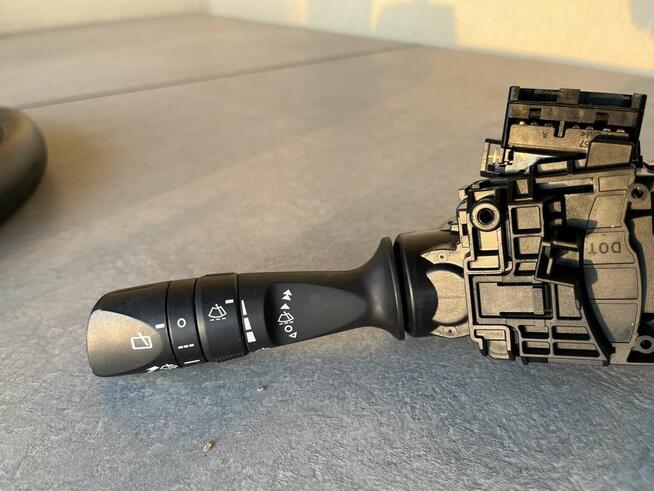 Kierownica z dwoma manetkami Toyota Auris Hybrid 16r.