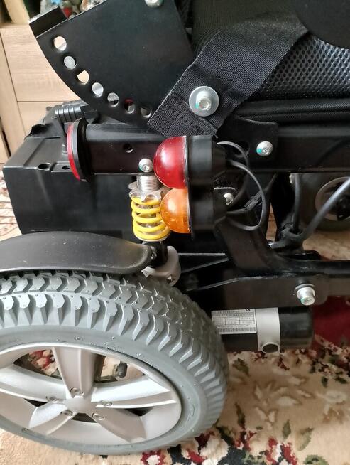 Wózek inwalidzki z napędem