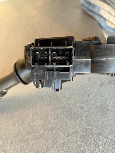 Kierownica z dwoma manetkami Toyota Auris Hybrid 16r.