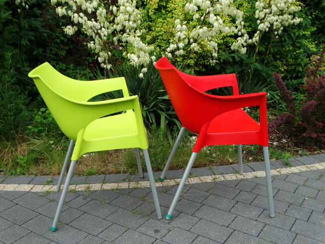 Dwa Hiszpańskie krzesła z tworzywa sztucznego