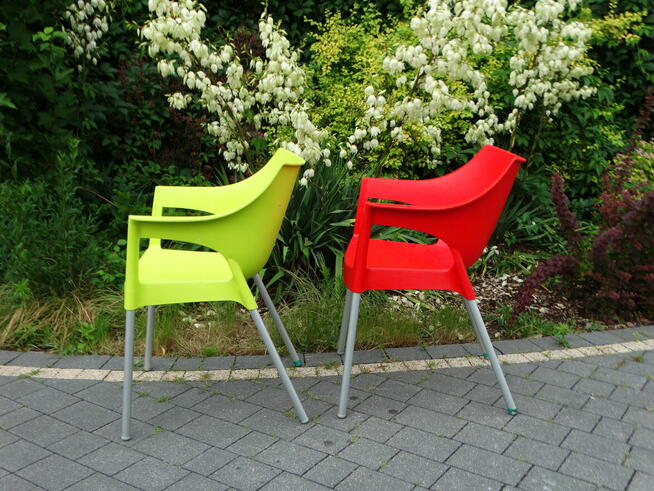 Dwa Hiszpańskie krzesła z tworzywa sztucznego