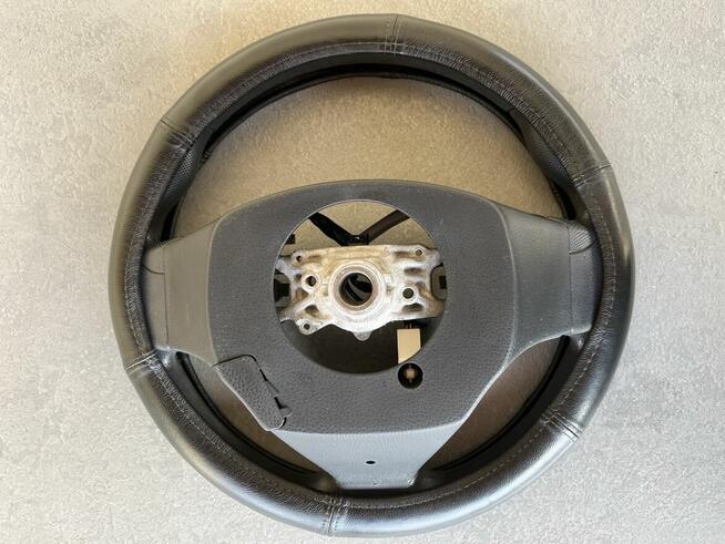 Kierownica z dwoma manetkami Toyota Auris Hybrid 16r.
