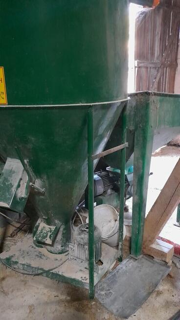 Sprzedam przyczepę śrutownik opryskiwacz 15m