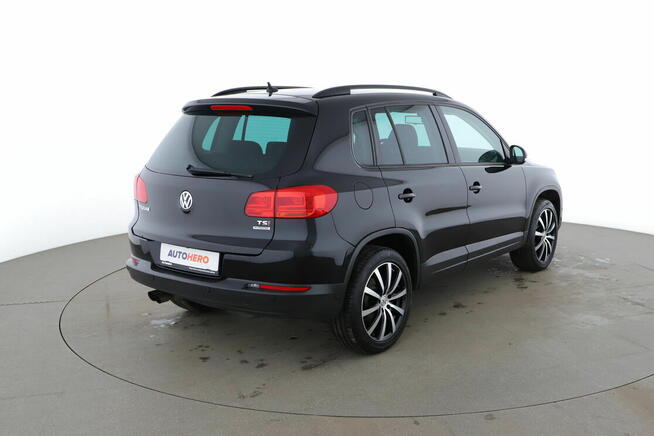 Volkswagen Tiguan 2013 niski przebieg, bardzo dobry stan te