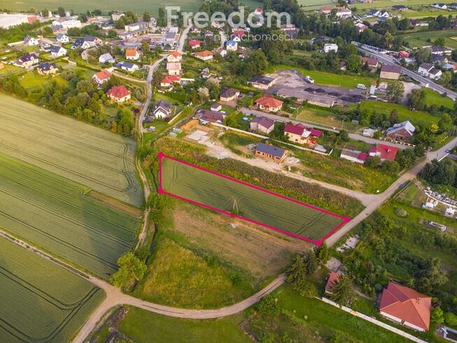 Duża działka budowlana - dostępne media - spokój