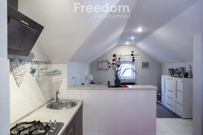 Dom z fotowoltaiką, działka 15 ar Chmielnik