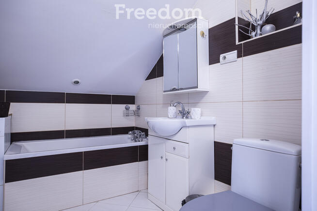 Dom z fotowoltaiką, działka 15 ar Chmielnik