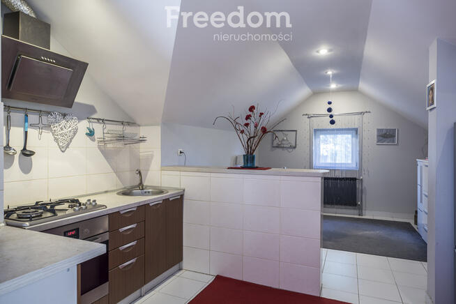 Dom z fotowoltaiką, działka 15 ar Chmielnik