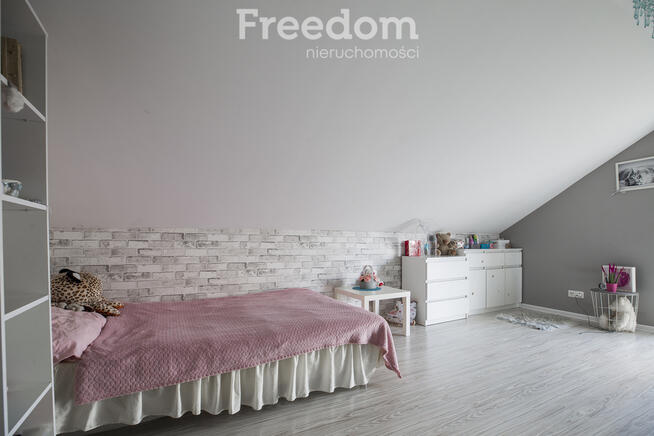 Dom z fotowoltaiką, działka 15 ar Chmielnik