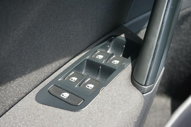 Volkswagen Golf z polskiego salonu, zadbany, rok gwarancji w cenie,